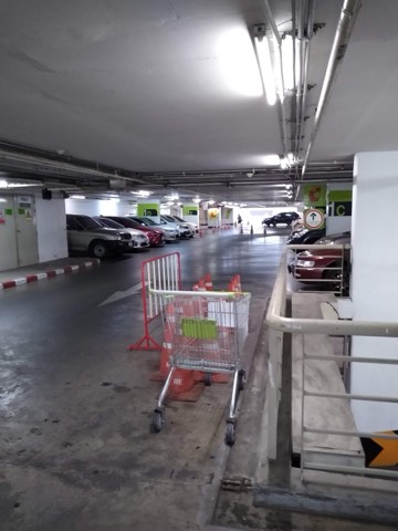 Single shopping cart staged in a parking structure